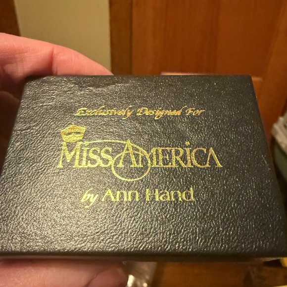 Miss America Boxes with OG crown - Picture 3 of 4